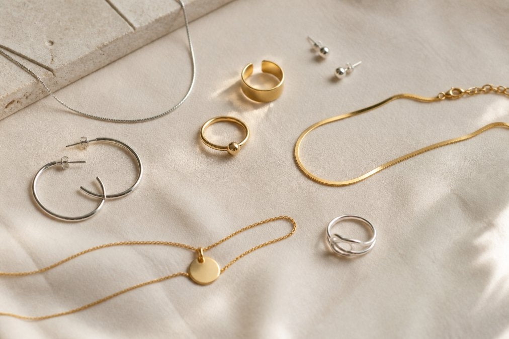 Best Jewelry for Minimalist Style 2026: Top Picks & Guide